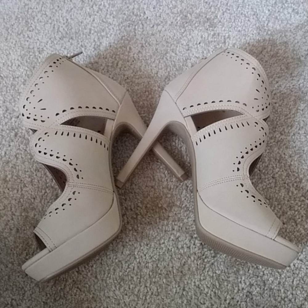 Shoe - Picture 8 of 8